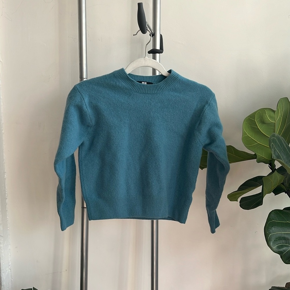 Uniqlo Y2K blue 100% wool sweater size small (fits more like xs)